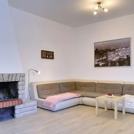 Holiday Home Leonardo Valbandon