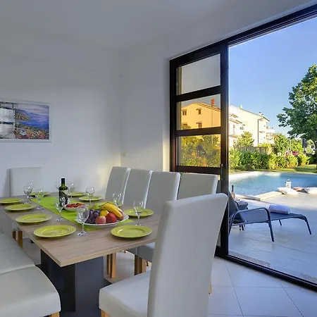 Holiday home Holiday Home Leonardo