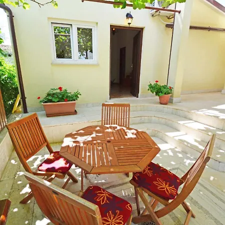 Holiday Home Leonardo * Valbandon